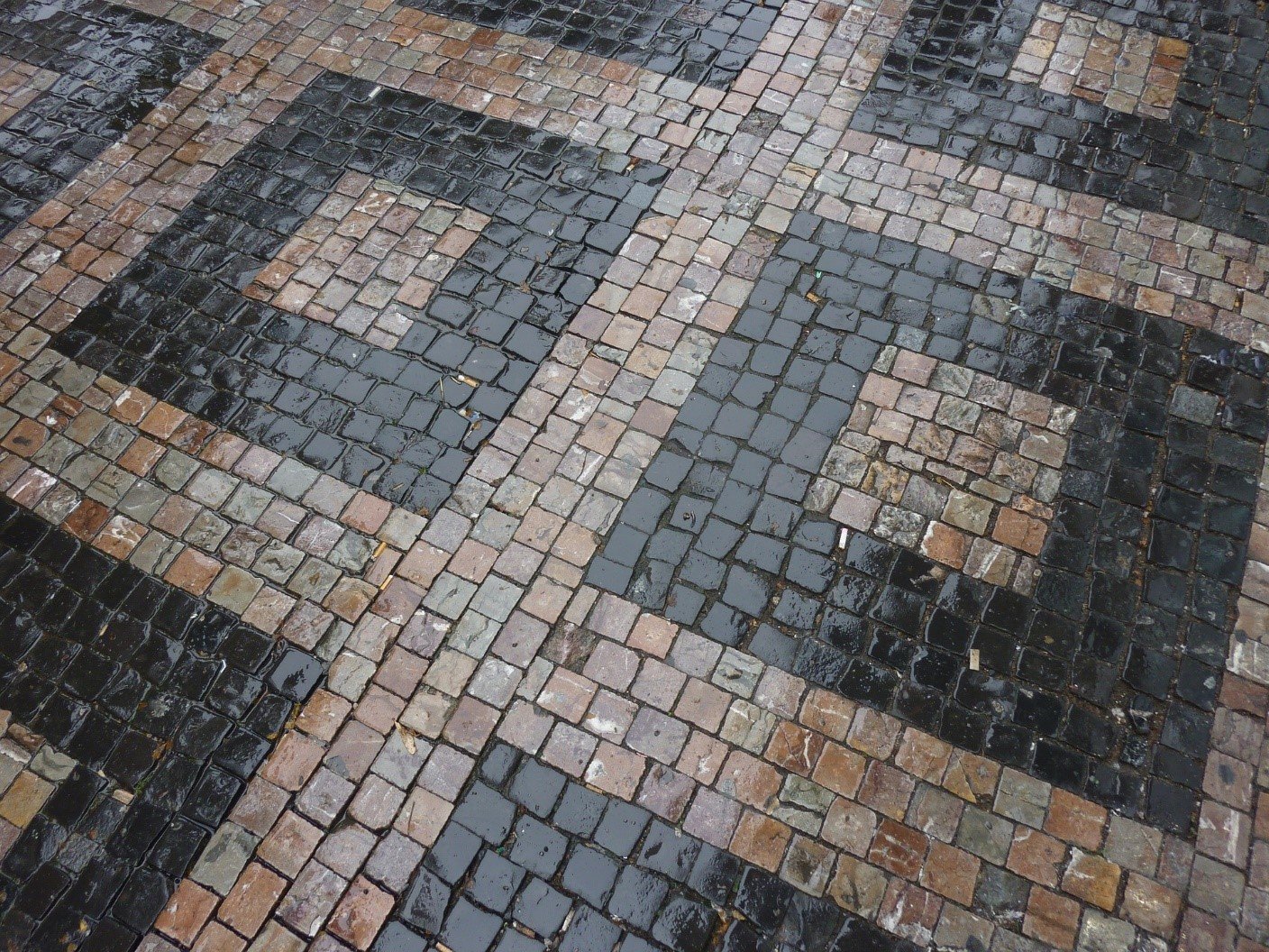 Cobblestone paving laid in a decorative diamond and square mosaic